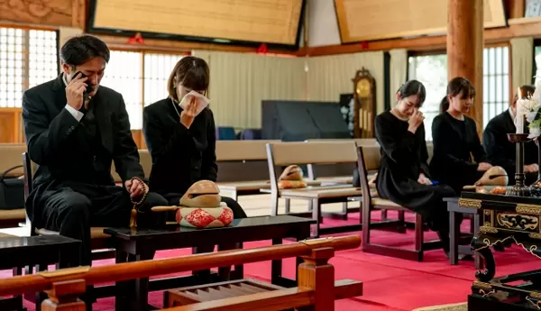 家族葬の参列範囲は？どこまで声をかけるか迷った時の考え方の画像